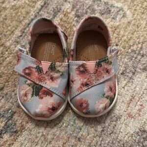 Baby TOMS floral print size‎ T4